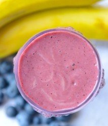 Banana and berry smoothie