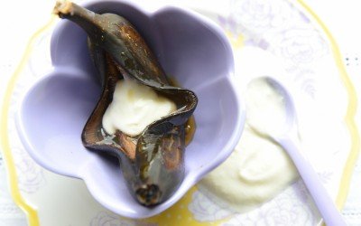 Baked Bananas with Maple Syrup and Greek Yogurt