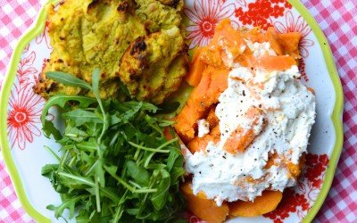 Cauliflower and courgette cookies with salad