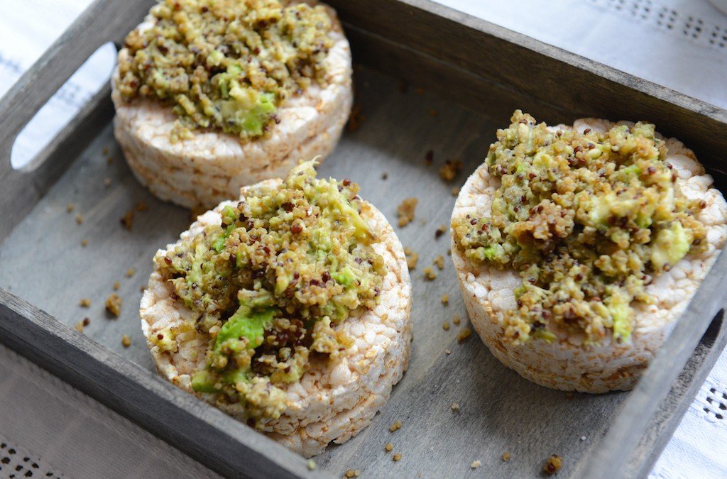 Rice cakes and avocado