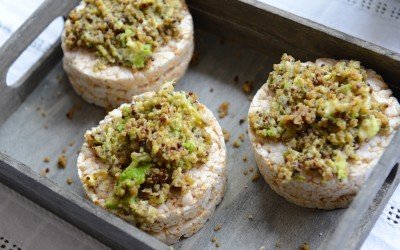 Rice cakes and avocado