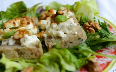 Goats cheese on toast and walnut salad